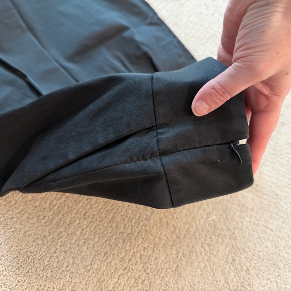 Banana Republic Black Mini Skirt, Size 10 - Picture 6 of 8